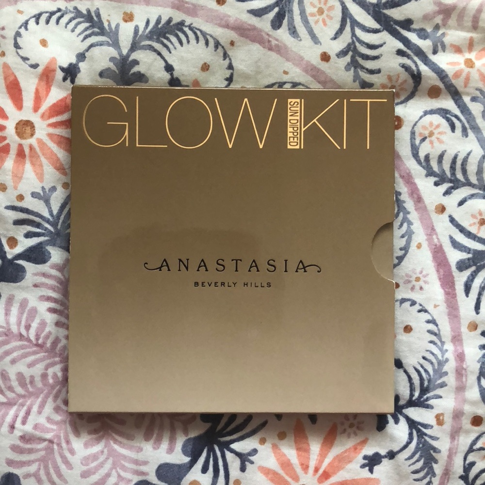 Anastasia Glowkit